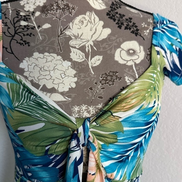 Privy Tropical Floral Print with Tie Front Body Con dress in blues & greens-XS - Picture 4 of 13
